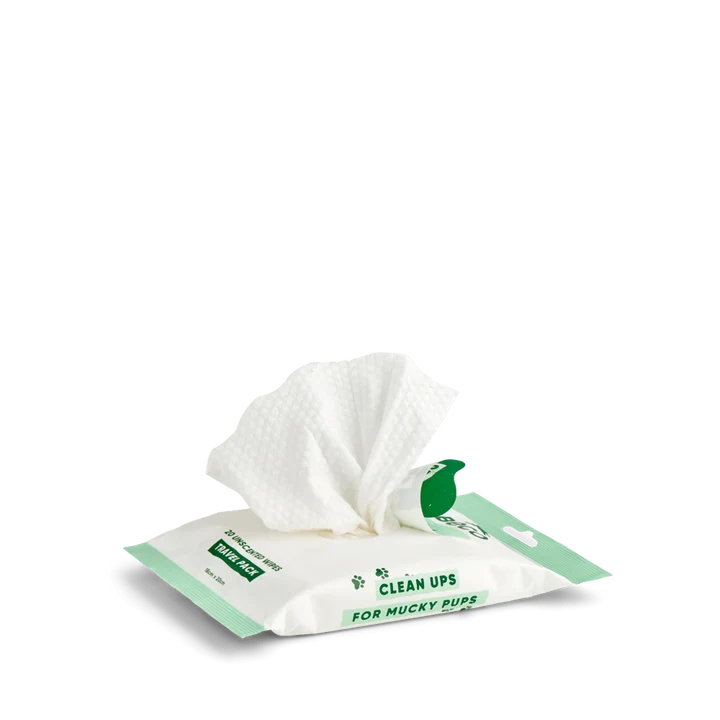 Beco Travelsize dog wipes - voor modderige pootjes, buikjes en billen onderweg  - geurloos - 20 doekjes