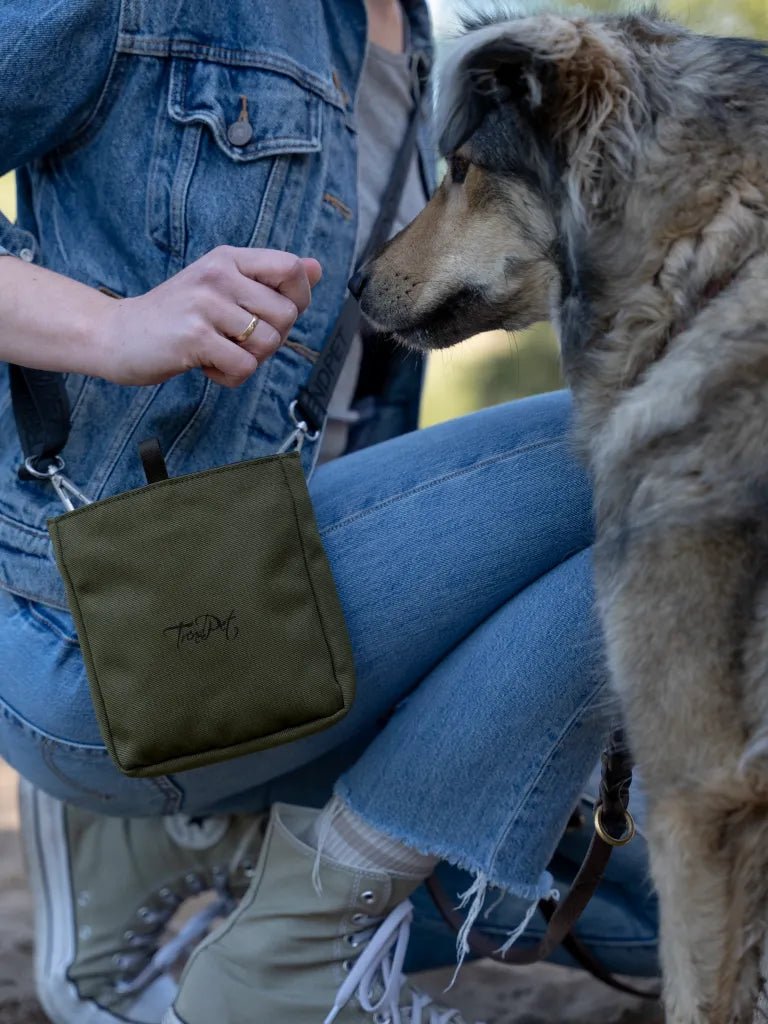 Trendpet Snaxx trainingstasje olive geen - Shop with Marley's