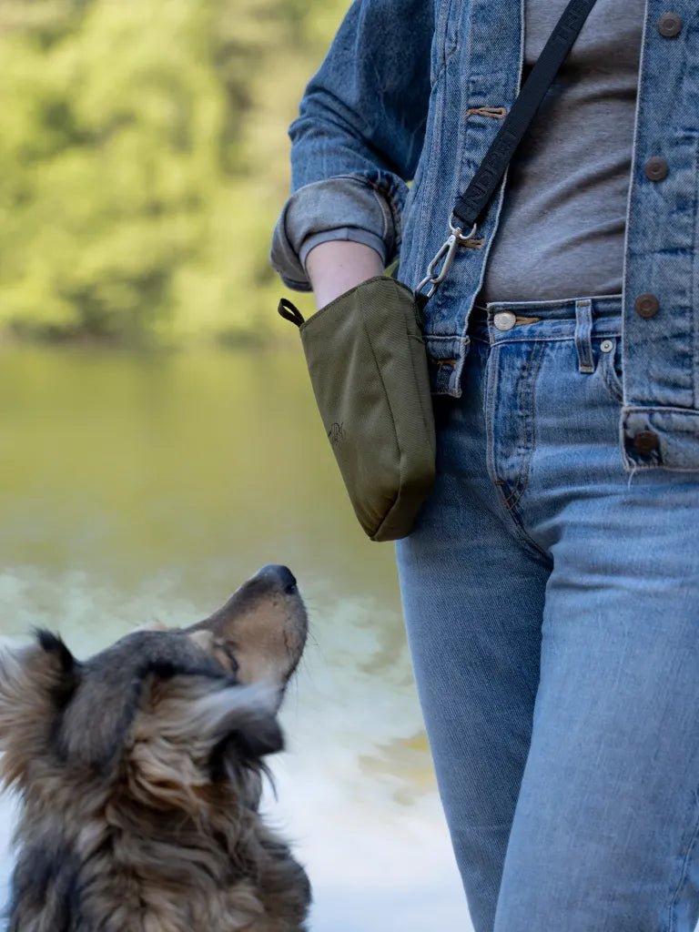 Trendpet Snaxx trainingstasje olive geen - Shop with Marley's