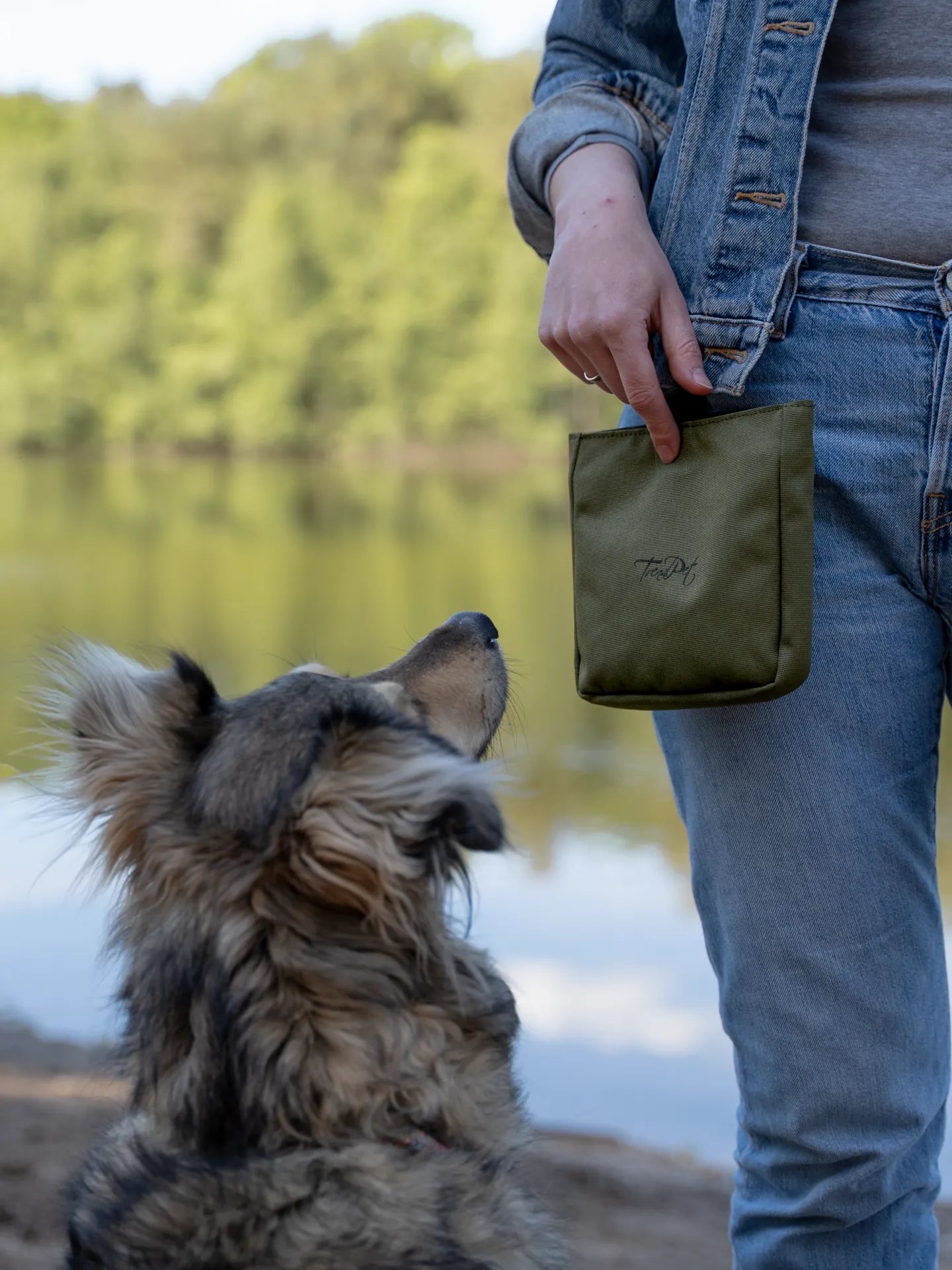 Trendpet Snaxx trainingstasje olive geen - Shop with Marley's