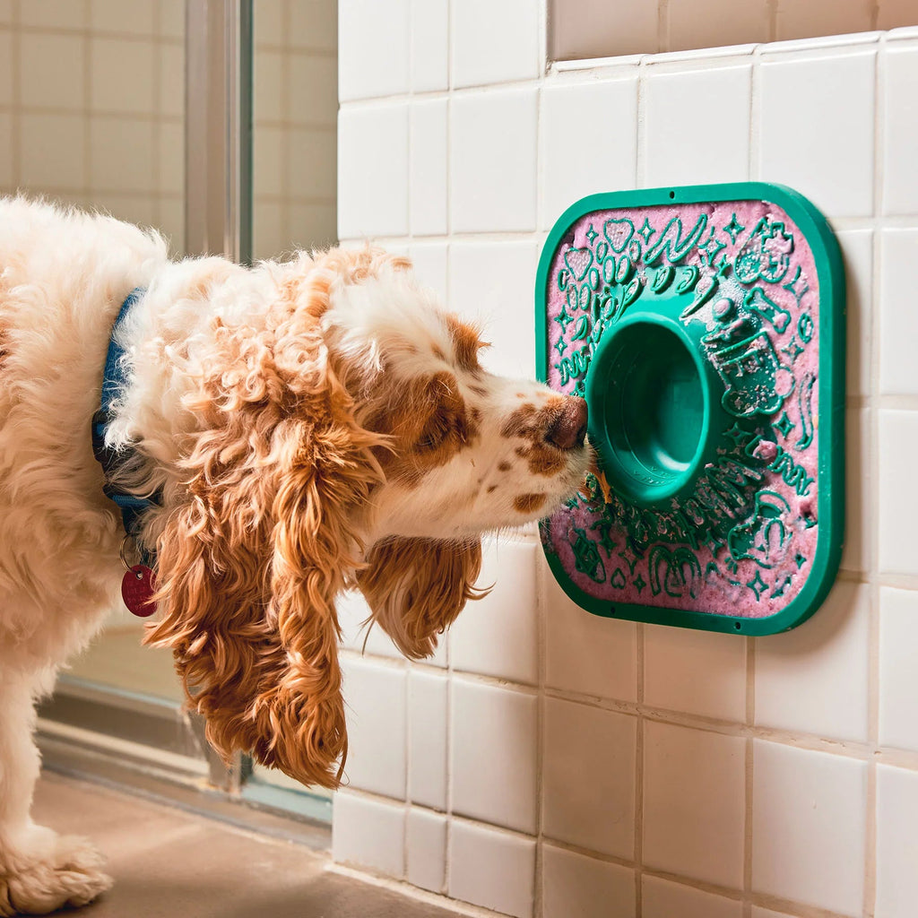 Woof - The lickmat - likmat voor honden in de kleur groen