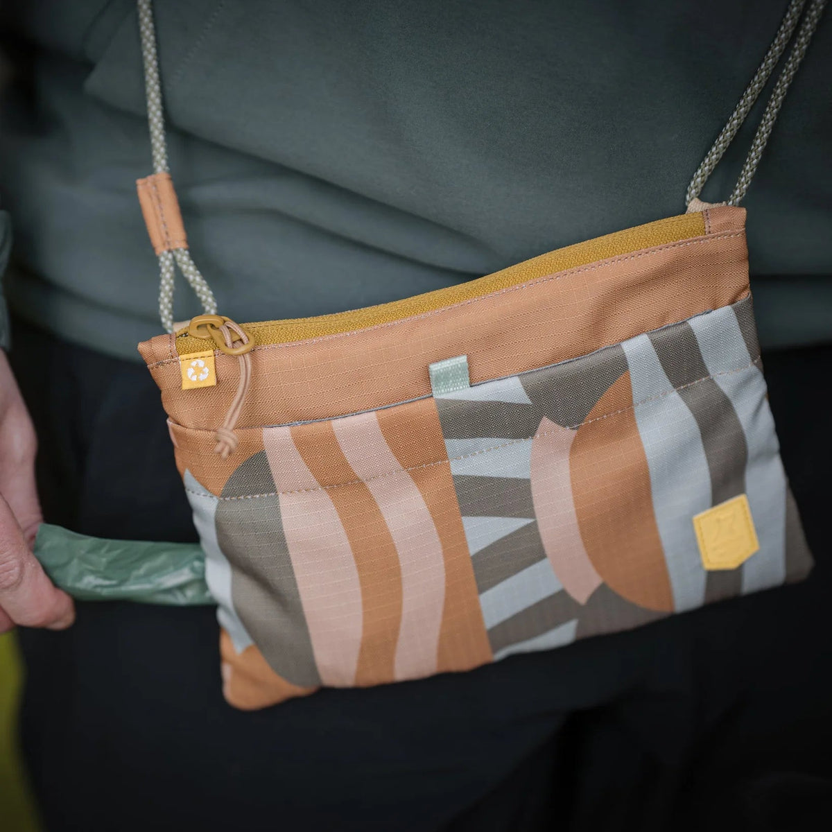 Woolly wolf - Cloudbeam Accessory Bag - Bruin mix - beloningstasje voor honden - Shop with Marley's