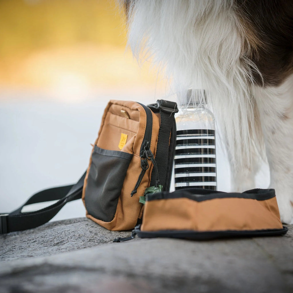 Woolly wolf - Hydration bag - Brown - beloningstasje voor honden met vak voor waterfles & afritsbare waterbak - Shop with Marley's