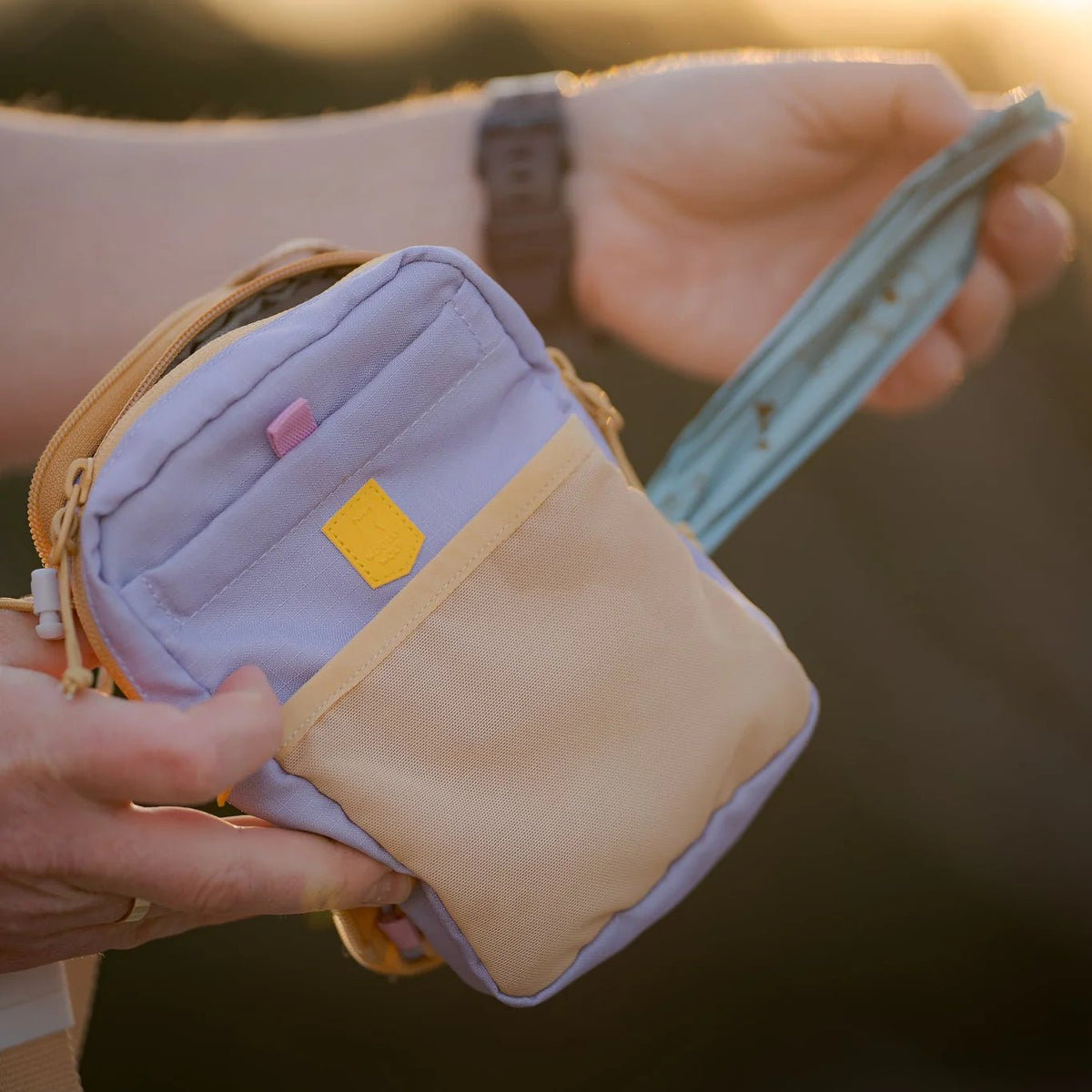 Woolly Wolf - Hydration Shoulder Bag – Lila - beloningstasje met ruimte voor een waterfles en afritsbare waterbak - Shop with Marley's